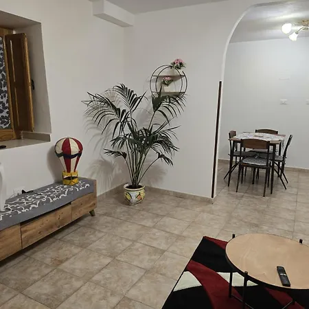 La Kenzia Capri Leone